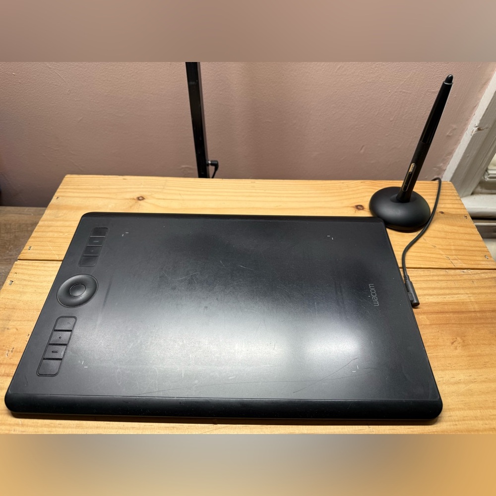 GUC Wacom Intuos Pro Tablet, Model PTH-660 - Picture 3 of 6